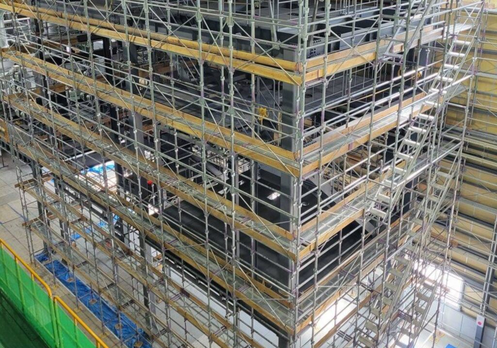 三重県 鈴鹿市 建設会社 足場工事 改修足場 吊足場 新築足場 鳶工事 新設足場 タンク足場 プラント足場 住宅足場