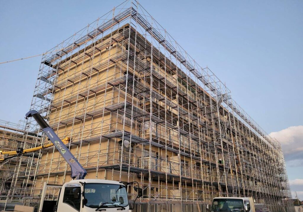 三重県 鈴鹿市 建設会社 足場工事 改修足場 吊足場 新築足場 鳶工事 新設足場 タンク足場 プラント足場 住宅足場