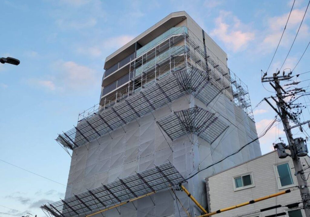 三重県 鈴鹿市 建設会社 足場工事 改修足場 吊足場 新築足場 鳶工事 新設足場 タンク足場 プラント足場 住宅足場