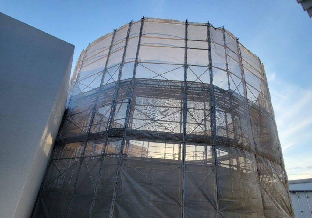 三重県 鈴鹿市 建設会社 足場工事 改修足場 吊足場 新築足場 鳶工事 新設足場 タンク足場 プラント足場 住宅足場