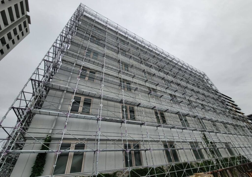 三重県 鈴鹿市 建設会社 足場工事 改修足場 吊足場 新築足場 鳶工事 新設足場 タンク足場 プラント足場 住宅足場