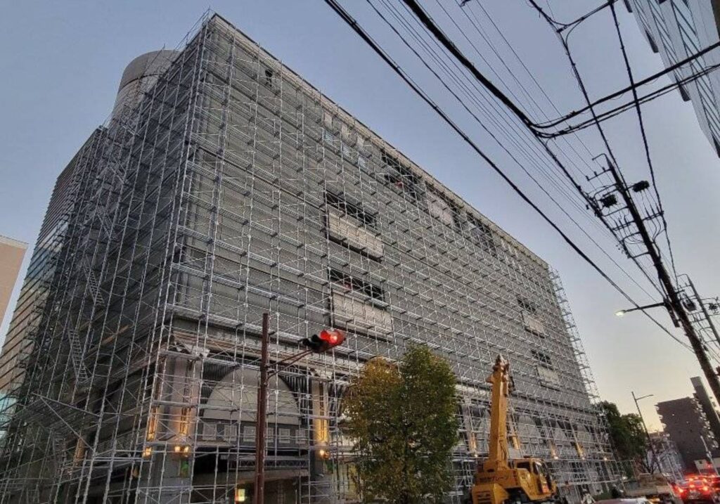 三重県 鈴鹿市 建設会社 足場工事 改修足場 吊足場 新築足場 鳶工事 新設足場 タンク足場 プラント足場 住宅足場