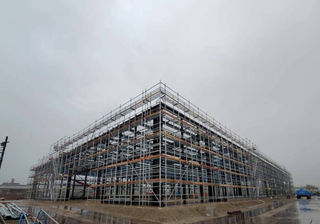 三重県 鈴鹿市 建設会社 足場工事 改修足場 吊足場 新築足場 鳶工事 新設足場 タンク足場 プラント足場 住宅足場