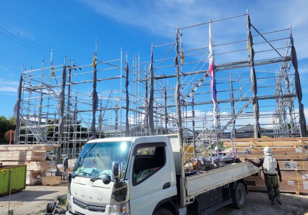 三重県 鈴鹿市 建設会社 足場工事 改修足場 吊足場 新築足場 鳶工事 新設足場 タンク足場 プラント足場 住宅足場