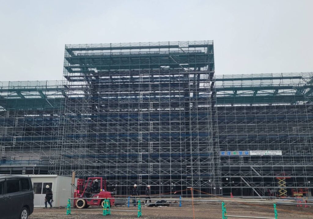 三重県 鈴鹿市 建設会社 足場工事 改修足場 吊足場 新築足場 鳶工事 新設足場 タンク足場 プラント足場 住宅足場