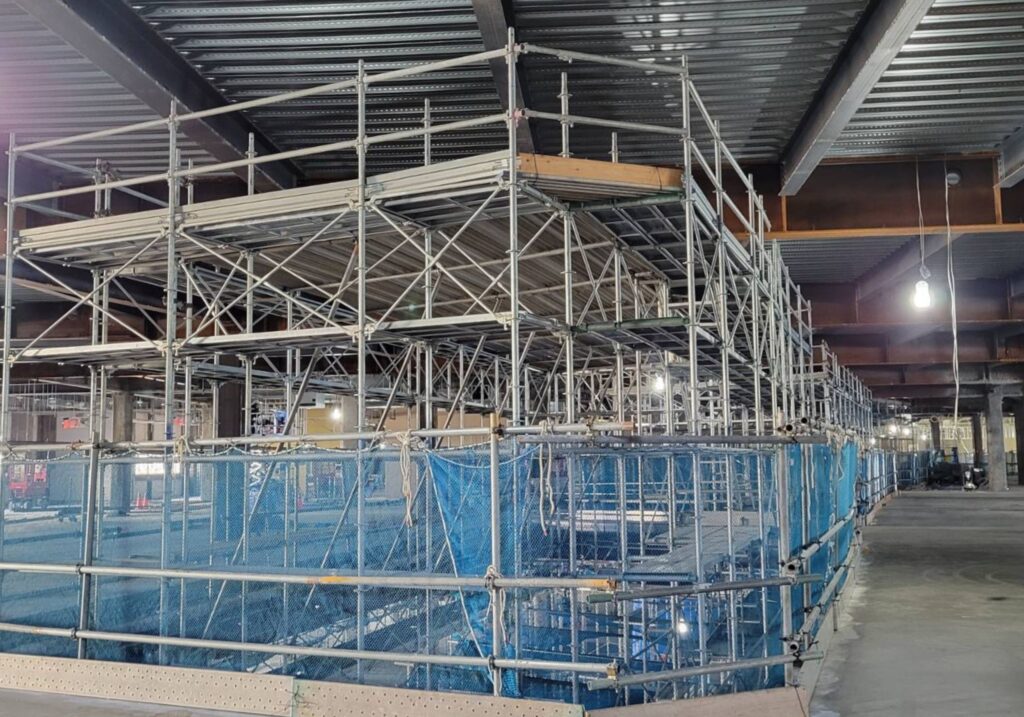 三重県 鈴鹿市 建設会社 足場工事 改修足場 吊足場 新築足場 鳶工事 新設足場 タンク足場 プラント足場 住宅足場