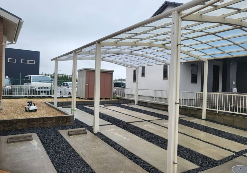 三重県 鈴鹿市 建設会社 外構 エクステリア 駐車場工事 アプローチ 門 塀回り空間 庭工事 玄関 カーポート設置 ウッドデッキ設置 基礎工事