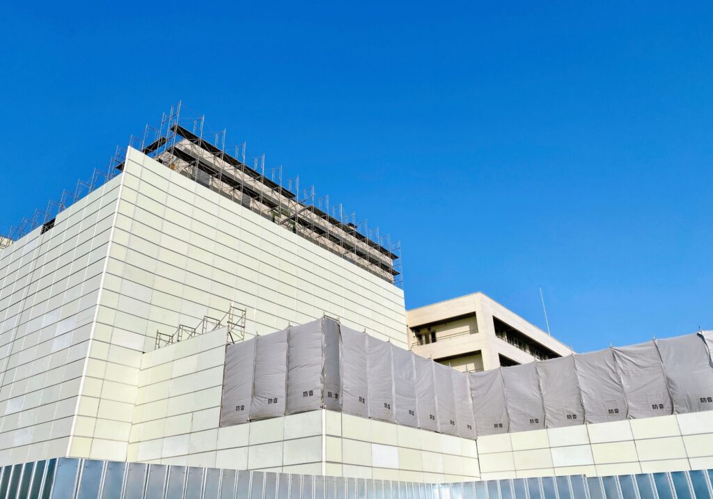 三重県 鈴鹿市 建設会社 足場工事 改修足場 吊足場 新築足場 鳶工事 新設足場 タンク足場 プラント足場 住宅足場