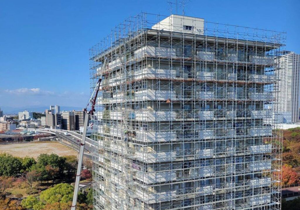 三重県 鈴鹿市 建設会社 足場工事 改修足場 吊足場 新築足場 鳶工事 新設足場 タンク足場 プラント足場 住宅足場