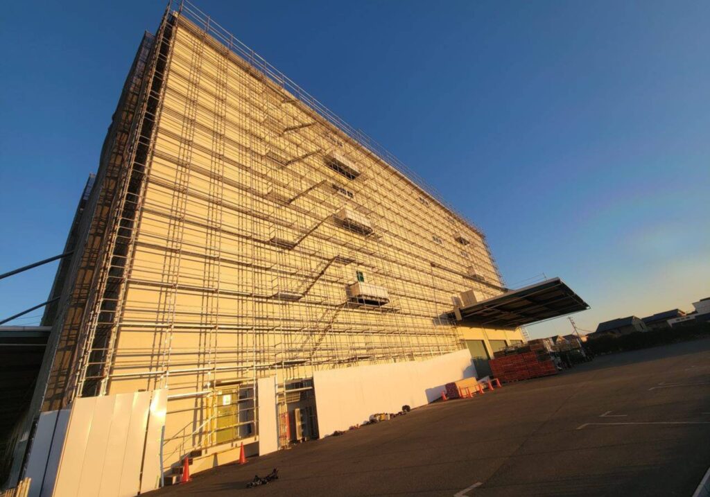 三重県 鈴鹿市 建設会社 足場工事 改修足場 吊足場 新築足場 鳶工事 新設足場 タンク足場 プラント足場 住宅足場