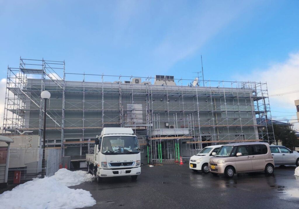 三重県 鈴鹿市 建設会社 足場工事 改修足場 吊足場 新築足場 鳶工事 新設足場 タンク足場 プラント足場 住宅足場