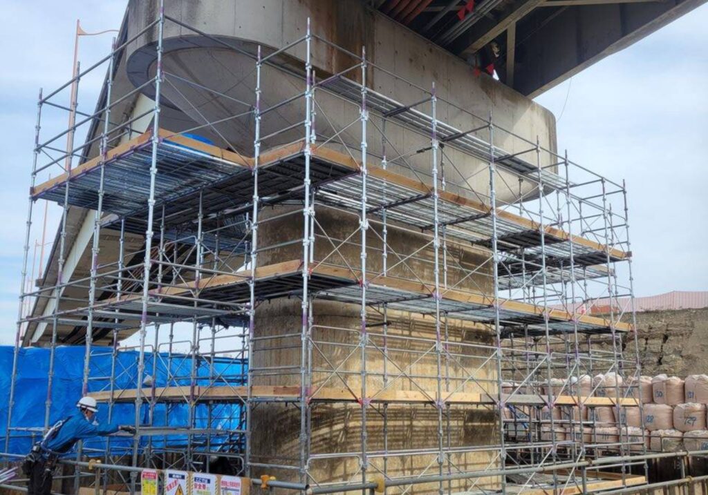 三重県 鈴鹿市 建設会社 足場工事 改修足場 吊足場 新築足場 鳶工事 新設足場 タンク足場 プラント足場 住宅足場